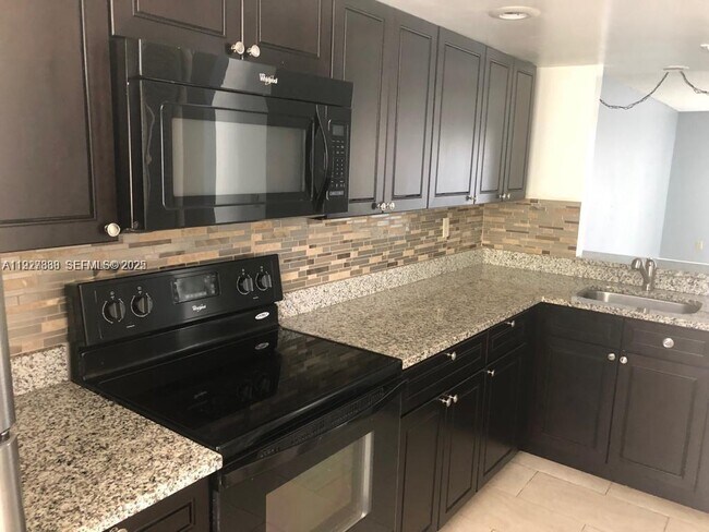 Foto del edificio - 7795 Grande St