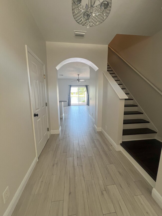 Foto del edificio - 563 Shoreham Ct NE