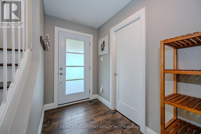 Photo du bâtiment - 260 Linwood Crescent
