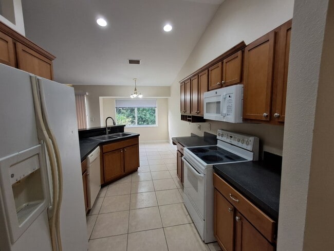 Building Photo - 135 Greenbriar Blvd