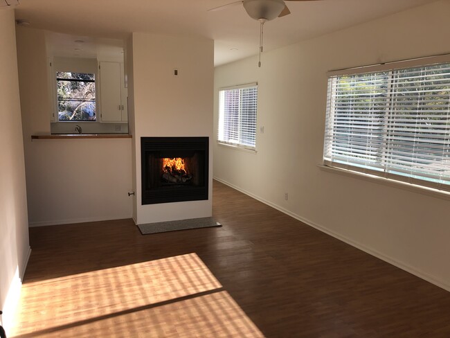 Livingroom - 3231 Bennett Dr