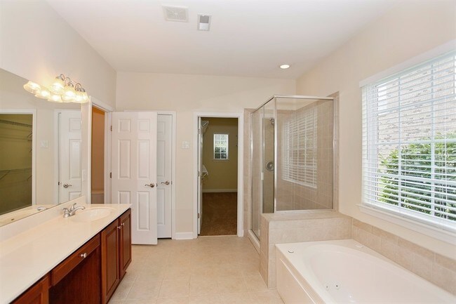 Foto del edificio - 1514 Red Oak Dr