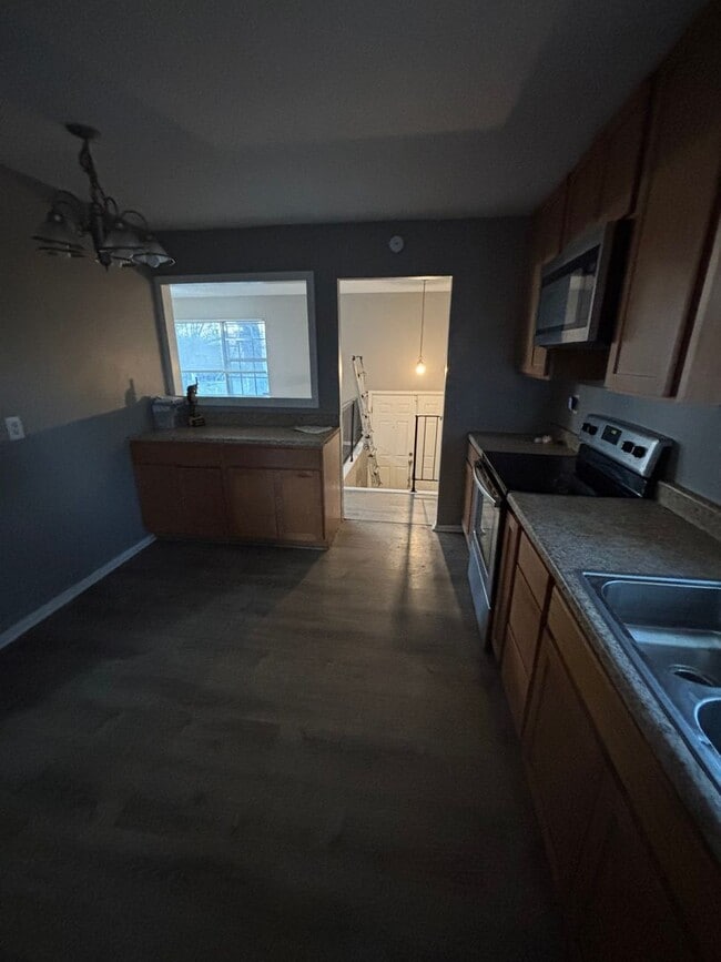 Building Photo - Spacious 4 Bedroom/ 2 Bath Home for Rent !