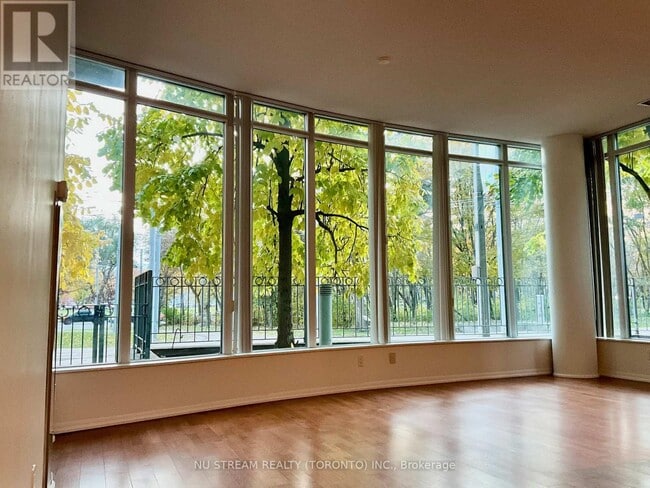 Photo du bâtiment - 215 Fort York Blvd