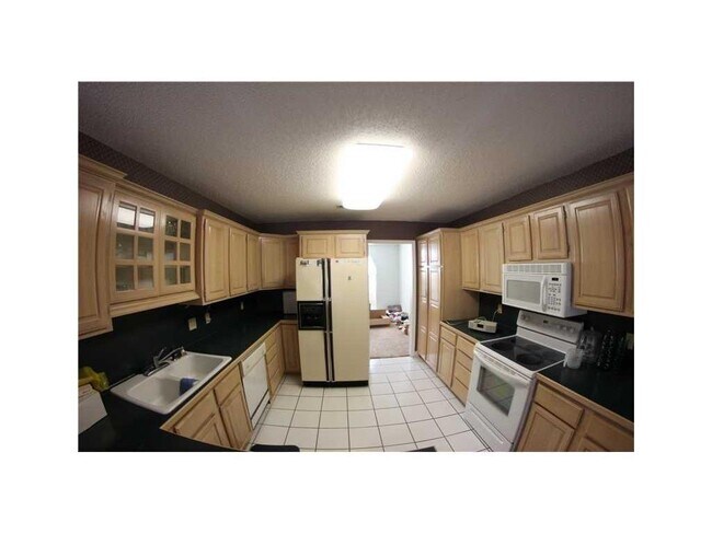 Building Photo - 3530 Redwood Dr