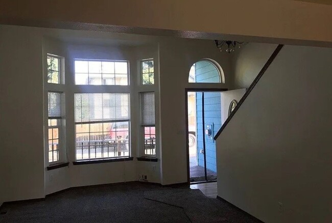 Foto del edificio - Burlington 3 Bed 2.5 Bath