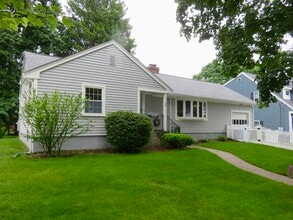Building Photo - 10 Samoset Ln