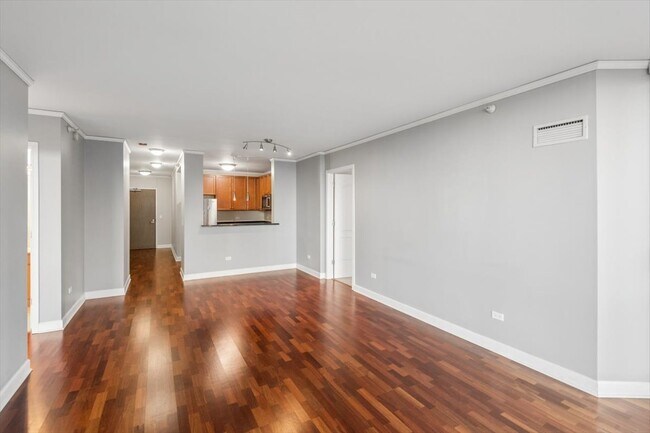 Foto del edificio - 450 E Waterside Dr