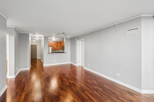 Building Photo - 450 E Waterside Dr