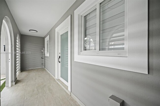 Foto del edificio - 6832 W 2nd Ct