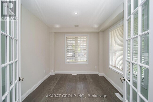 Building Photo - 9 Legacy Ln