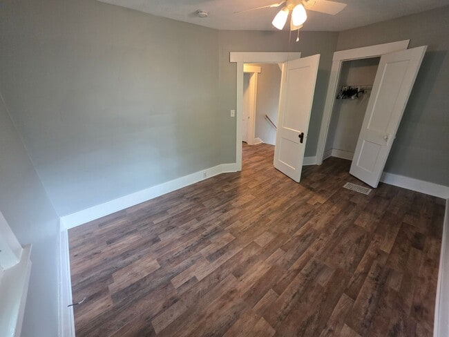 Building Photo - 3 Bedroom, 1 Bath Home in Battle Creek -  ...