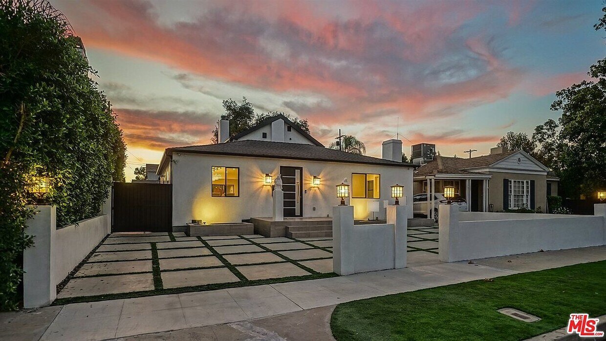 Foto principal - 4537 Farmdale Ave