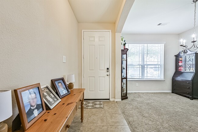 Building Photo - 2411 Lakecrest Town Dr