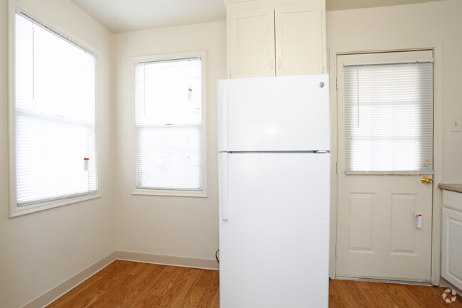 Piso de madera 1HAB,1BA-560 ft² - WCM Properties