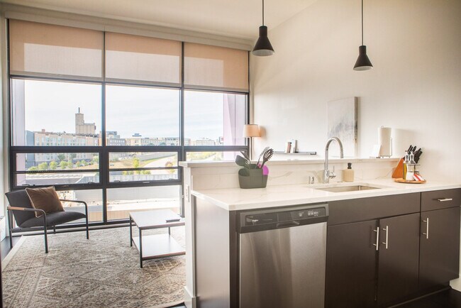 Foto del edificio - 550 W Juneau Ave