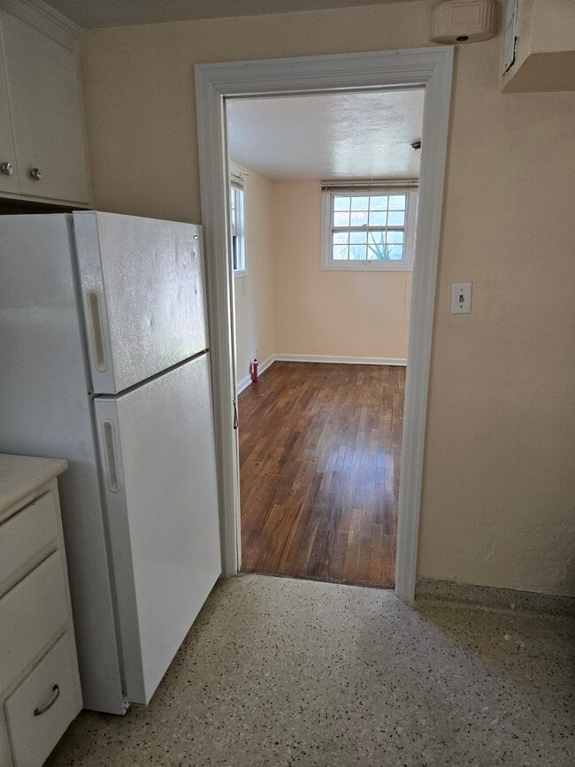 Foto del edificio - 940 E Benton St