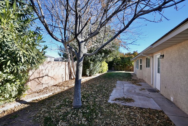 Building Photo - "Charming 3-Bed Oasis with 2 Full Baths in...