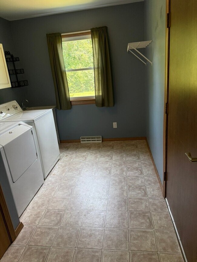 Foto del edificio - 506 Daisy St SE