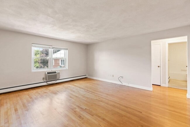 Foto del edificio - 138 Emerson Gardens Rd