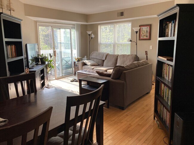 Building Photo - Three Bedroom Two Bath Condo near Arbor Hills