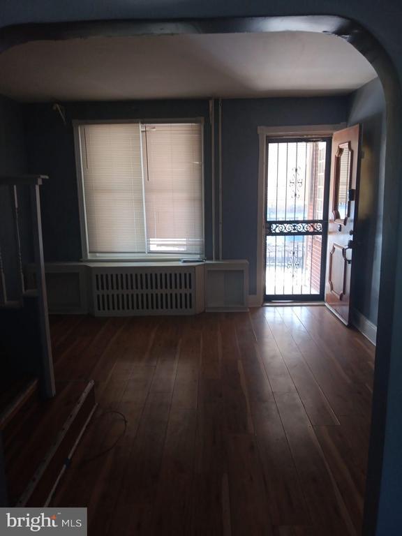 Building Photo - 464 E Cosgrove St