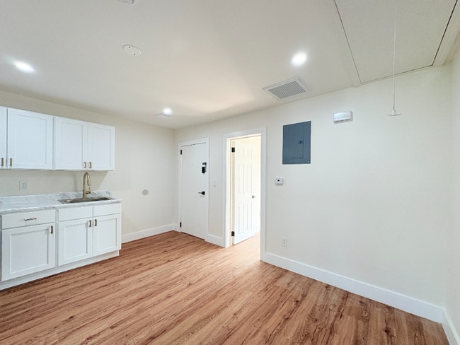 Building Photo - 122 Shephard Ave
