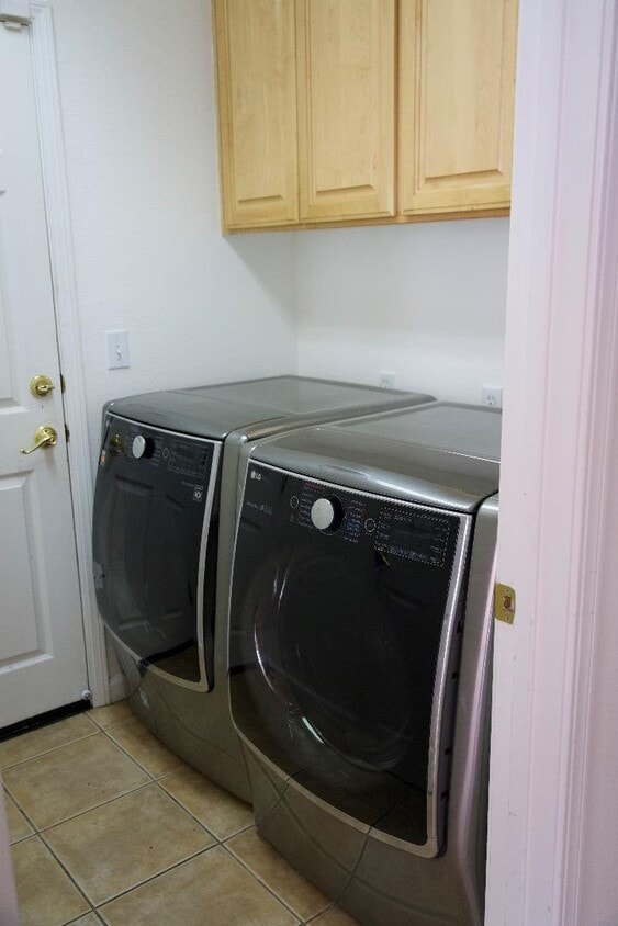 Foto principal - 504 Westwind Ln