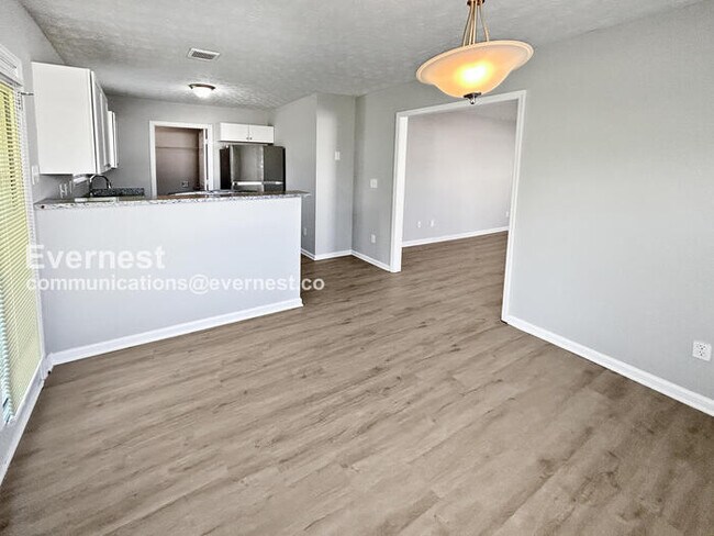 Foto del edificio - 218 Dove Pl