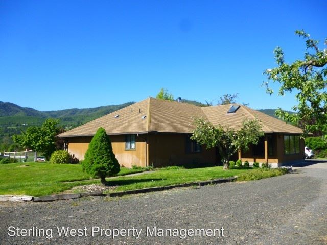 Primary Photo - 290 E Ashland Ln