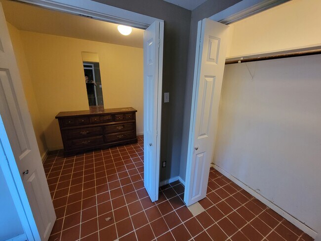 Small room / office - 2 Northeast Rd