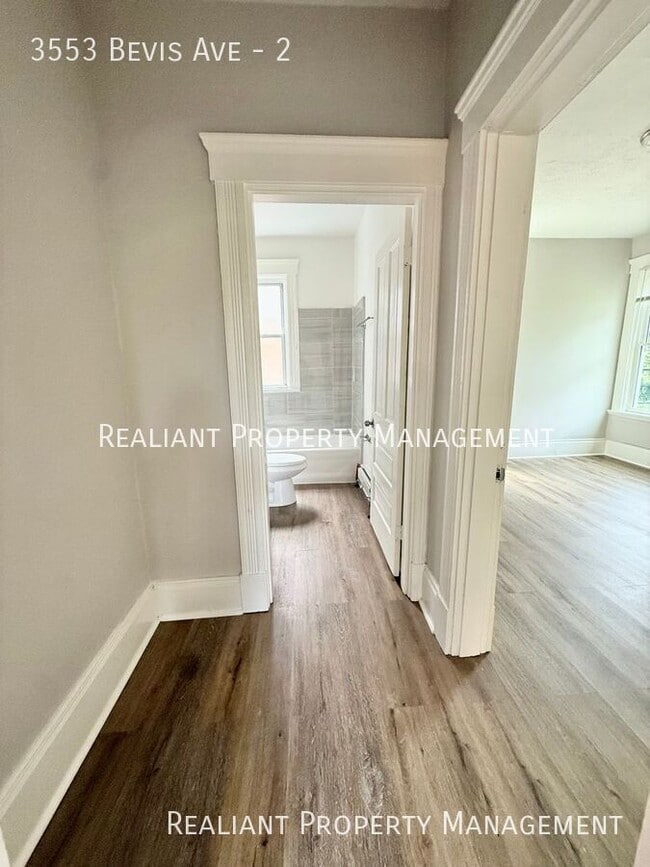Foto del edificio - 3553 Bevis Ave