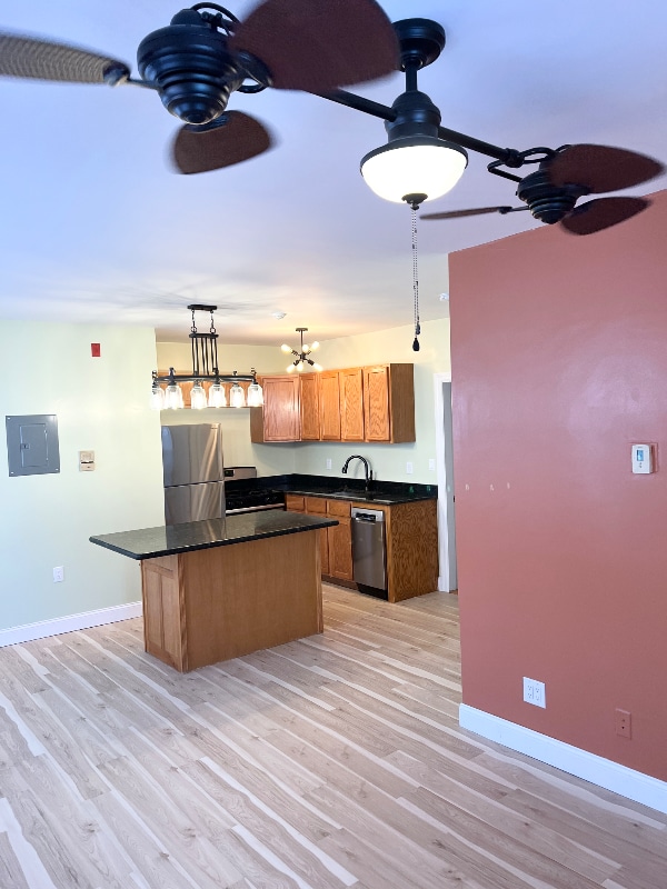 Building Photo - 81-83 America St