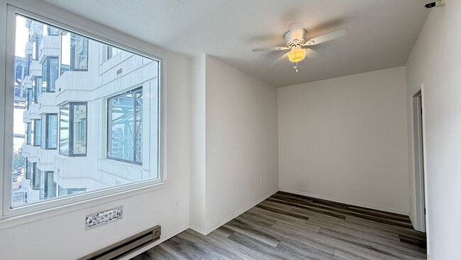 Building Photo - The BAYCREST: Updated 1BR/1BA + Parking!  ...