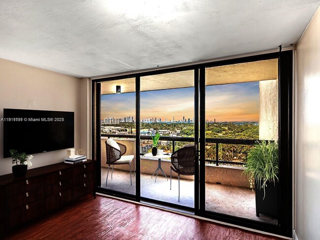 Building Photo - 2555 Collins Ave