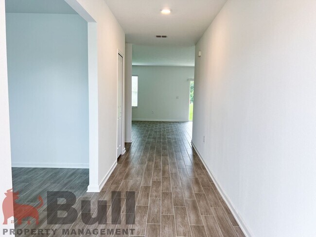 Foto del edificio - 5030 Four Strand Ct