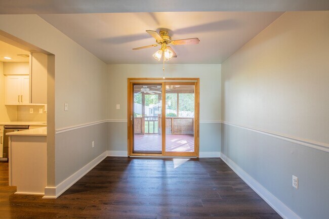 Foto del edificio - Lovely 3 BR/2.5 BA Single-Family Home in E...