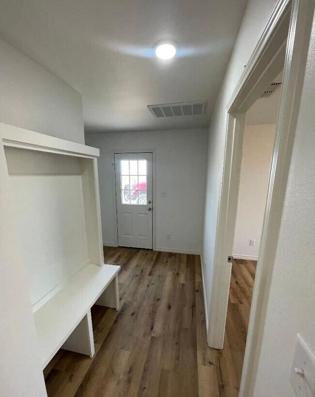 Foto del edificio - Brand NEW 3 Bedroom on 1 Acre in Idalou ISD!