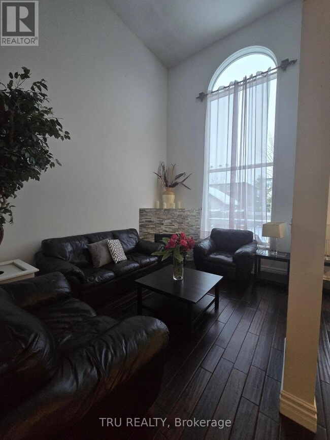 Building Photo - 62 N Harrow Dr