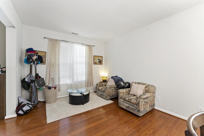 Foto del edificio - 5524 Running Fox Ln