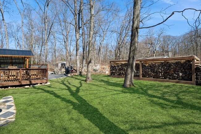 Building Photo - 100 Poplar Ln