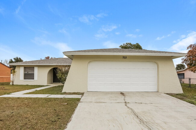 Building Photo - 703 Harland Ct