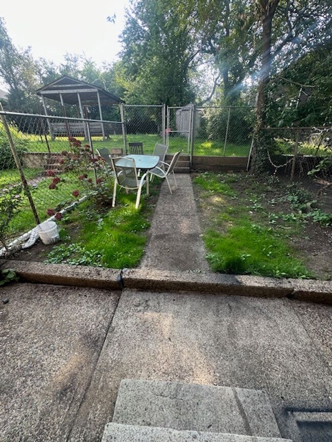 Foto del edificio - 4 Bed, 2 Bath in Oakland- Available Aug 1-...