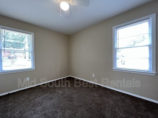 Building Photo - 2142 Pamela Dr