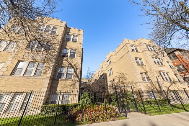 Foto principal - 4 bedroom in Chicago IL 60615