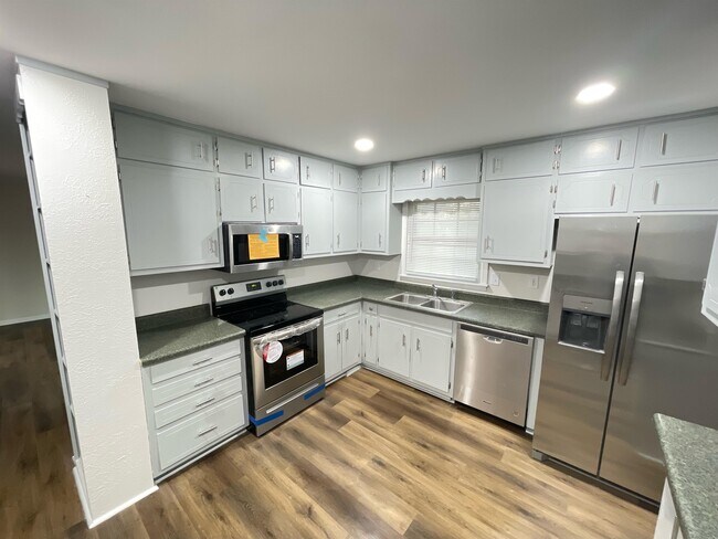 Foto del edificio - 1821 Rankin Pl NW