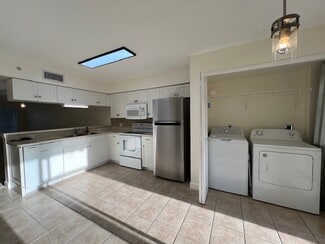 Building Photo - 4935 Sandra Bay Dr