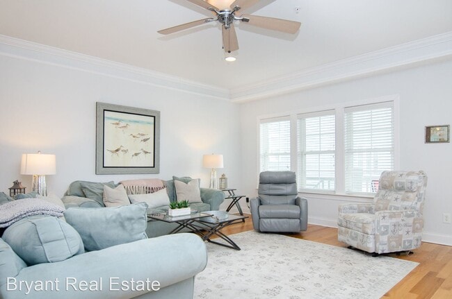 Building Photo - 4 br, 3.5 bath House - 202 Fort Fisher Blv...