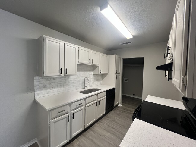 Building Photo - 8124 Marydean Ave