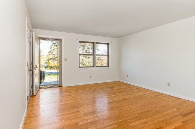 Building Photo - 27 Willowbrook Ave